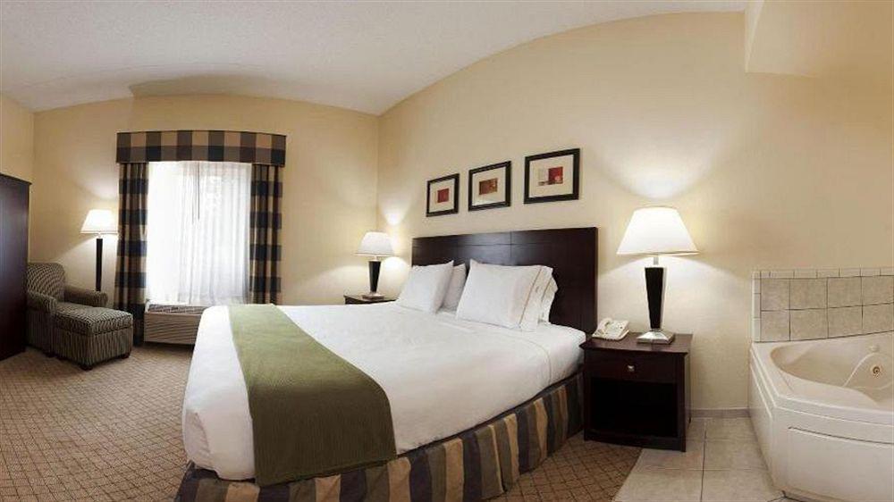 Hotel Express & - Concord By Ihg