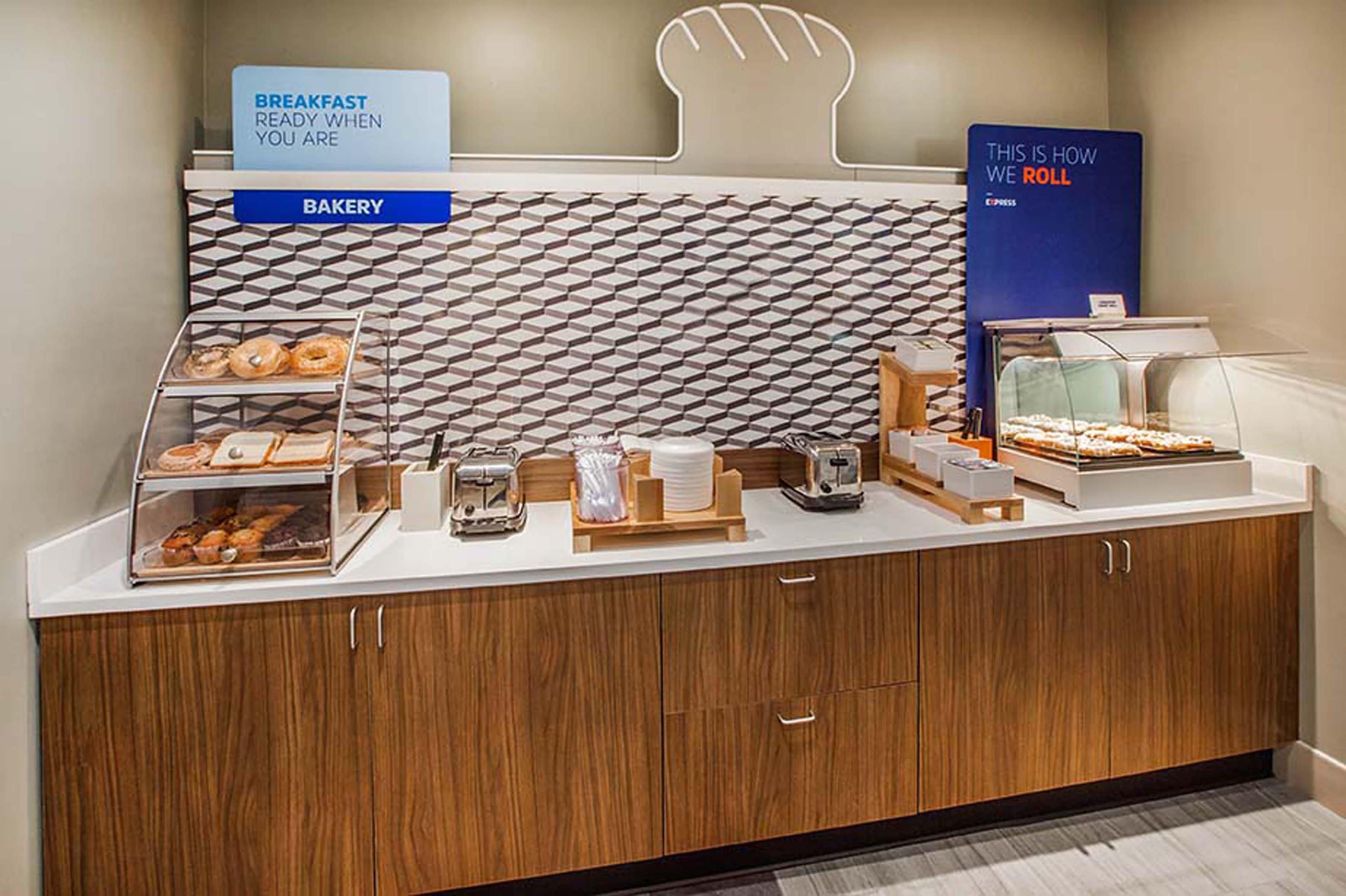 Express & - Concord By Ihg 2*